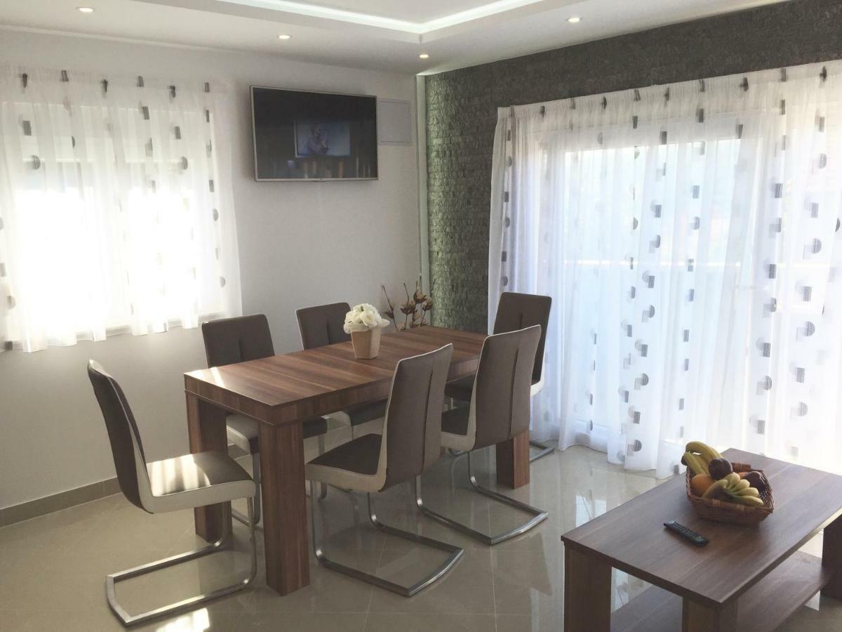 Apartmani Sanja Marina Ngoại thất bức ảnh